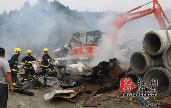 起火的是張家界碧桂園鳳凰酒店在建工地彩塑鋼板房。圖/滾動(dòng)新聞通訊員