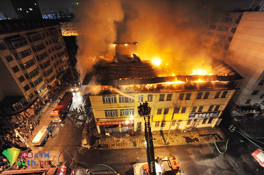 哈爾濱道外區(qū)道外北十二道街與錢塘街口發(fā)生火災(zāi) 起火建筑系貨倉(cāng)