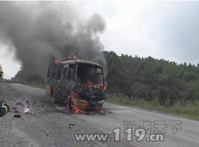 永州207國道客車突發(fā)大火